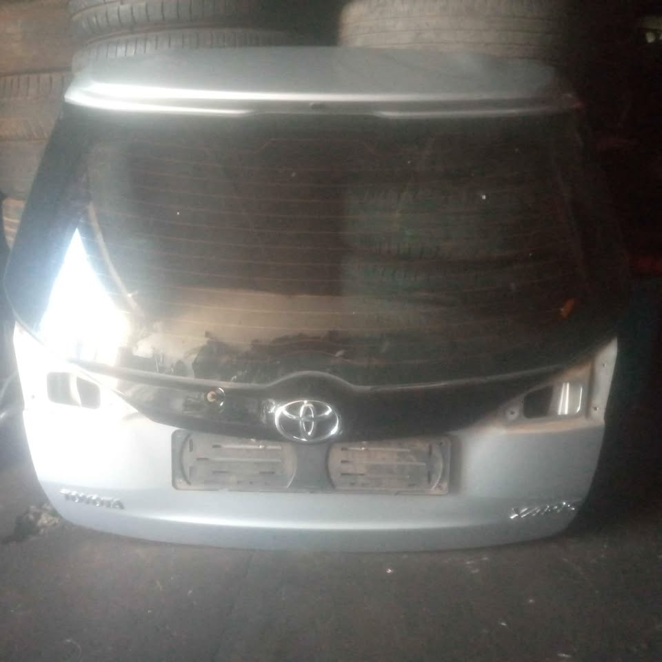 Toyota Yaris new shape rear tailgate complete - Private Seller