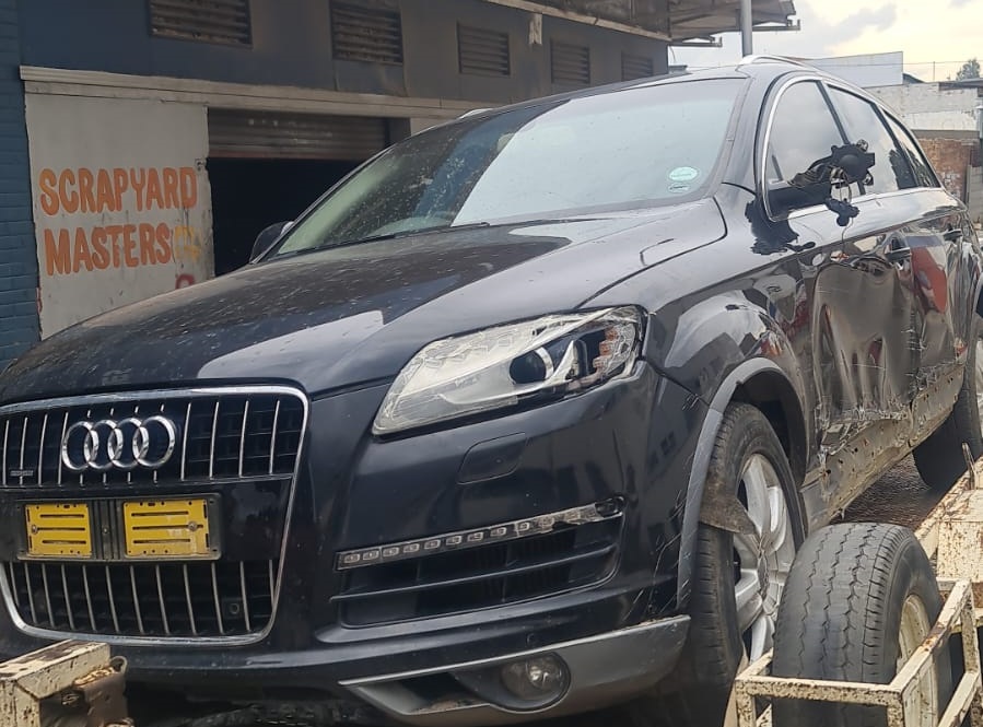 Audi Q7 3.0tdi with CRC engine and auto gearbox stripping for spares  code 2 - Private Seller