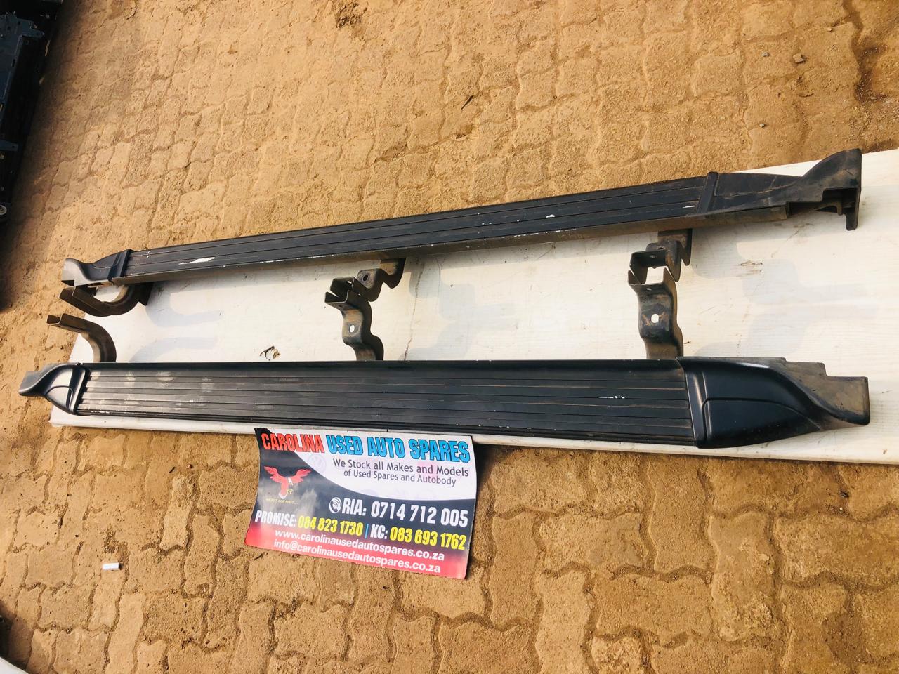 Isuzu D-max left and right side steps (set) - Private Seller