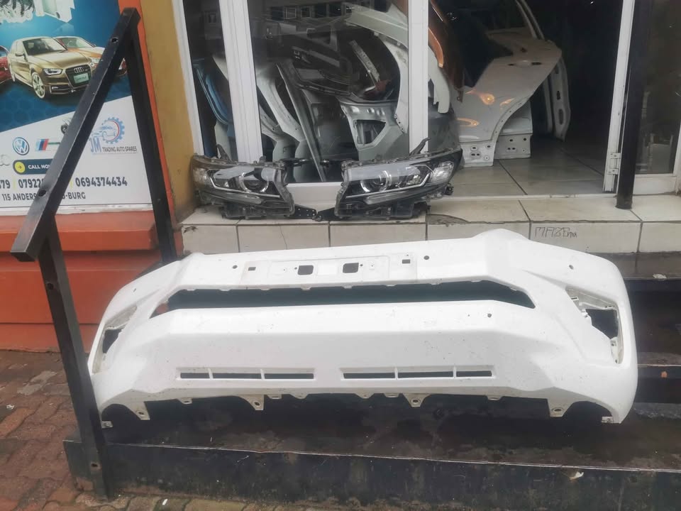 Toyota land cruiser Prado headlights and bumper 2019 - Private Seller Toyota land cruiser Prado headlights and bumper 2019 - Private Seller
