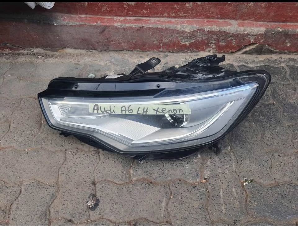 Audi A6 Xenon Headlight Leftside - Private Seller Audi A6 Xenon Headlight Leftside - Private Seller