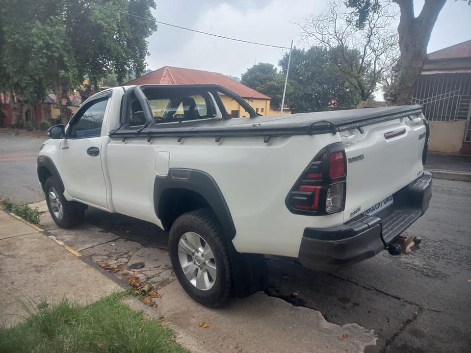 2017 TOYOTA HILUX 2.4 GD6 DIESEL, MANUAL, WHITE COLOR, MILEAGE 92000KMS