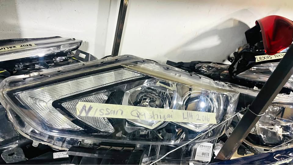 Nissan Qashqai headlight 2016 - Private Seller Nissan Qashqai headlight 2016 - Private Seller