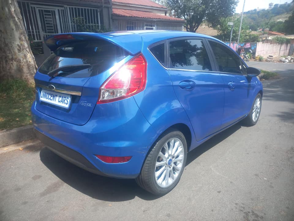 2015 FORD FIESTA ECOBOOST TITANIUM 1.0 PETROL, MANUAL, BLUE COLOR, MILEAGE 87000KMS.