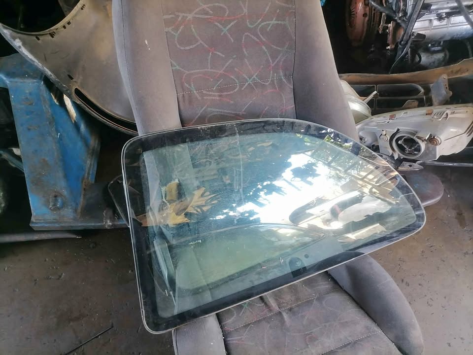 Opel Corsa Lite LHS window - Private Seller Opel Corsa Lite LHS window - Private Seller
