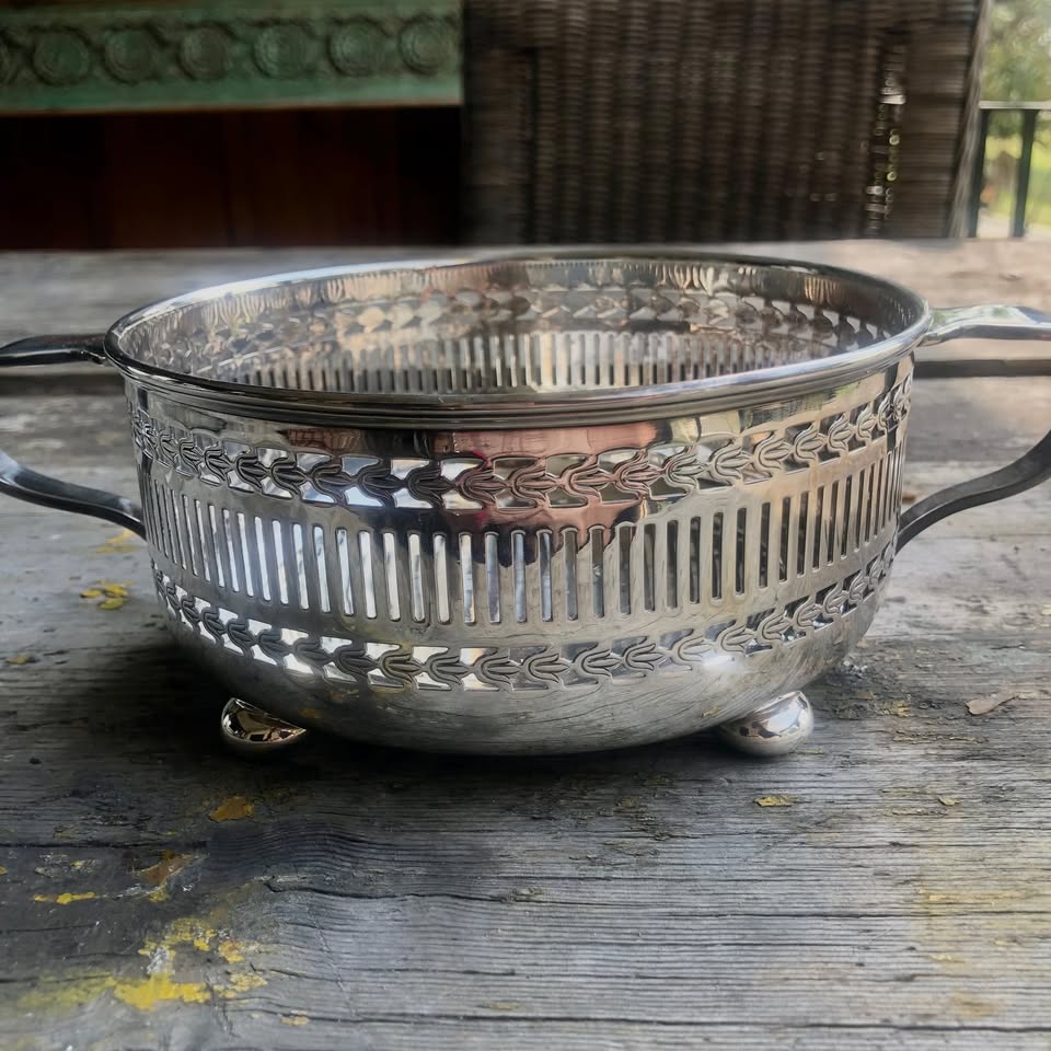 Exquisite Victorian Mappin Silver Plated Twin Handled Dish: A Testament to Elegance