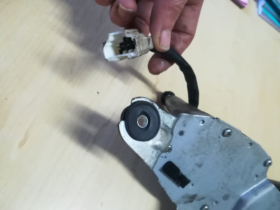 NISSAN XTRAIL REAR WIPER MOTOR - Private Seller