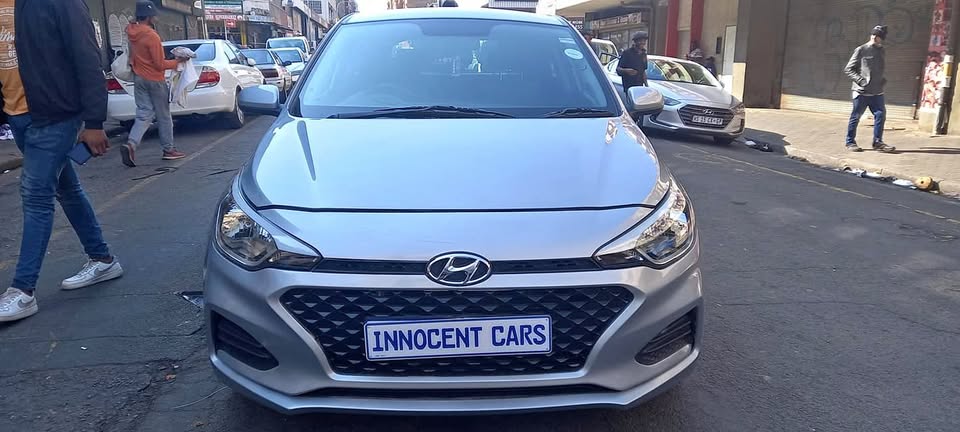 USED 2020 HYUNDAI i20 1.2 Elite Sportz, AUTOMATIC, SILVER COLOUR