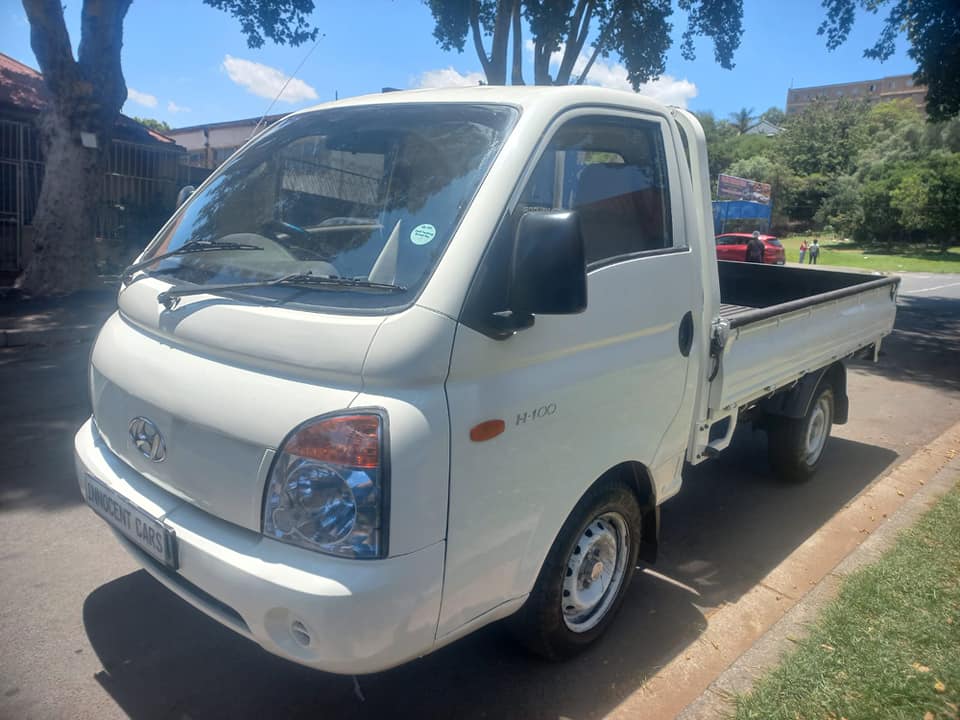 2009 HYUNDAI H100 BAKKIE 2.6 DIESEL, MANUAL, WHITE COLOR, MILEAGE 85000KMS