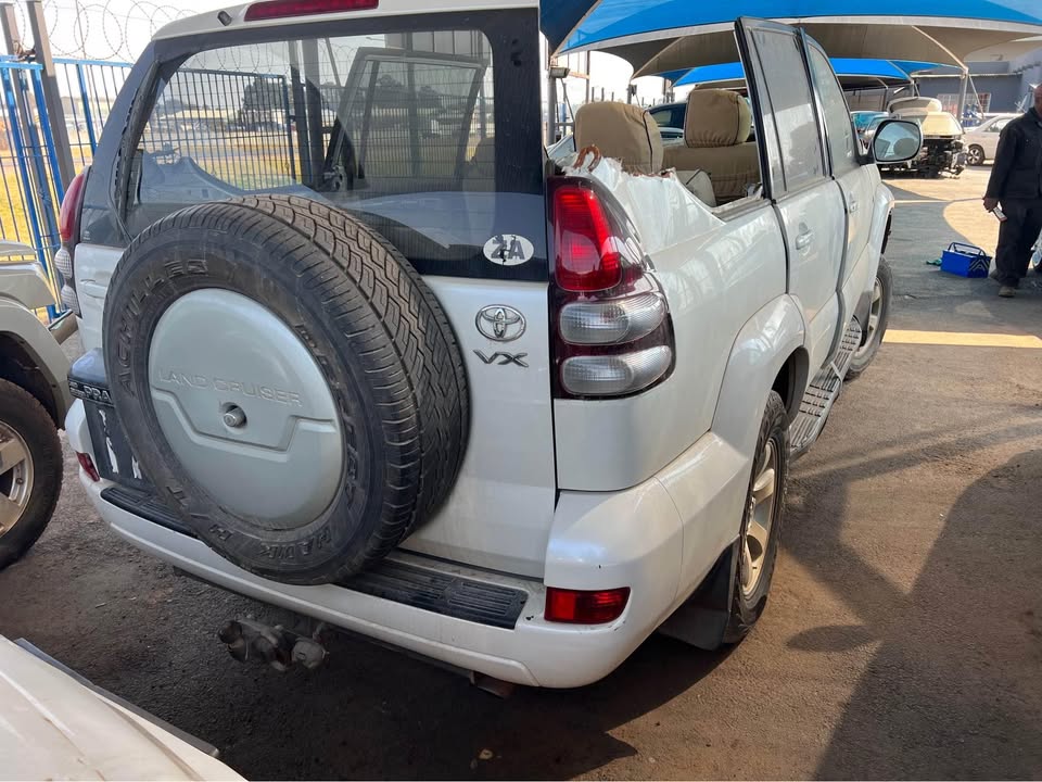 2003 TOYOTA PRADO 4.0 v6 (1GR) stripping for spares call or whatsapp  or - Private Seller