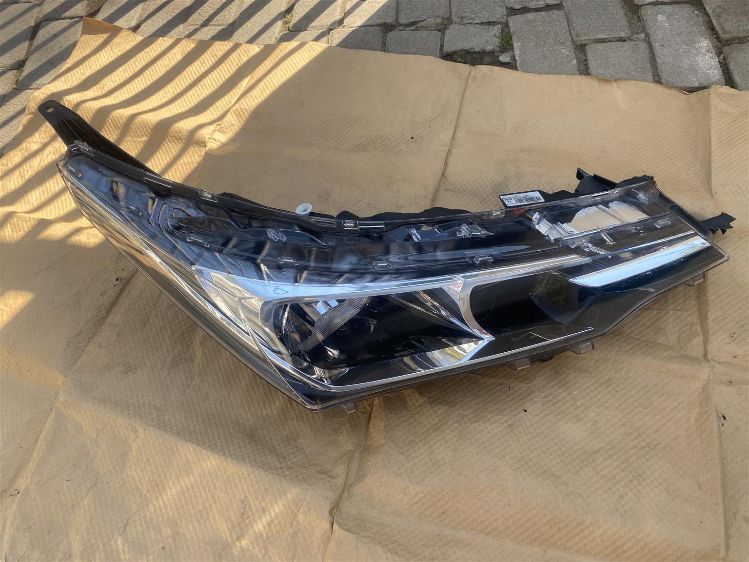 2018 TOYOTA COROLLA PRESTIGE LED HEADLIGHT RIGHT SIDE FOR SALE