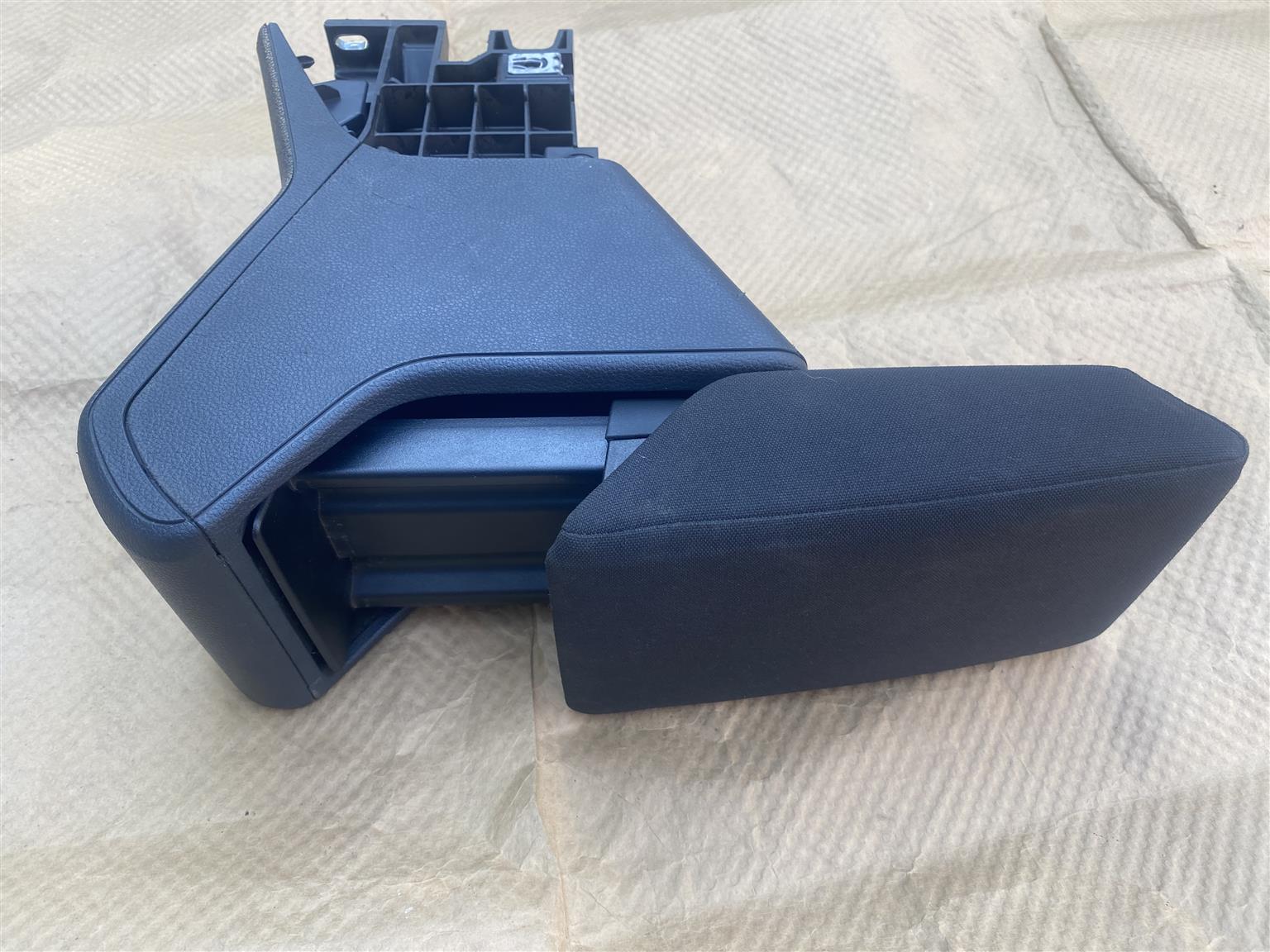 2021 VW POLO 8 CENTER ARM REST FOR SALE. IN PRISTINE CONDITION