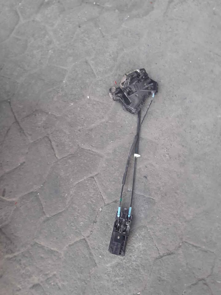 Haval H1 left front  door lock - Private Seller