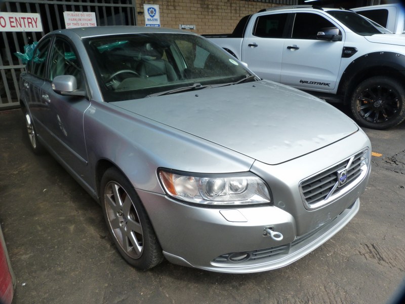 Volvo S40 T5 AT Silver - 2008 STRIPPING FOR SPARES - Private Seller