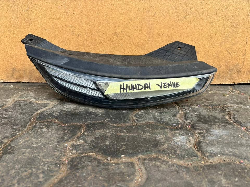 Hyundai Venu HEADLIGHT - Private Seller Hyundai Venu HEADLIGHT - Private Seller