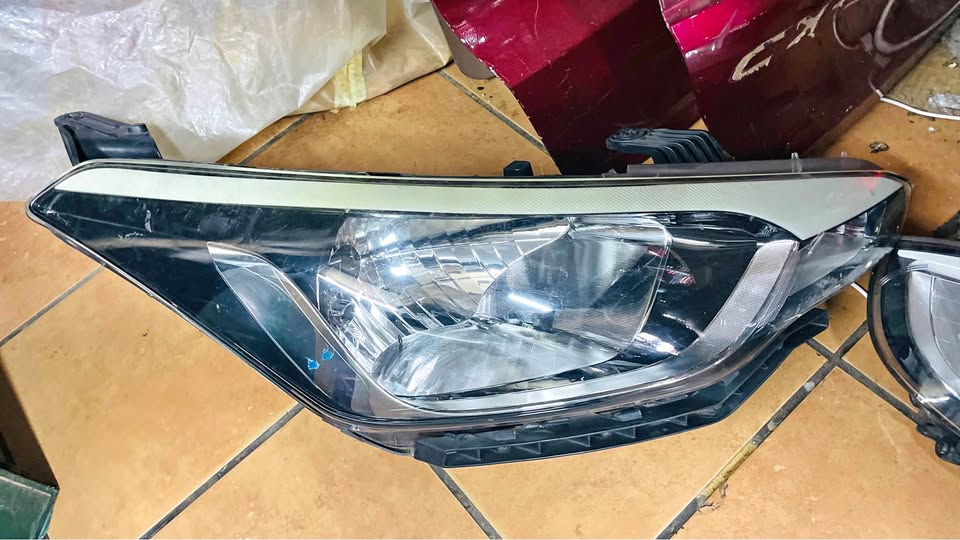 Hyundai i20 headlight - Private Seller Hyundai i20 headlight - Private Seller