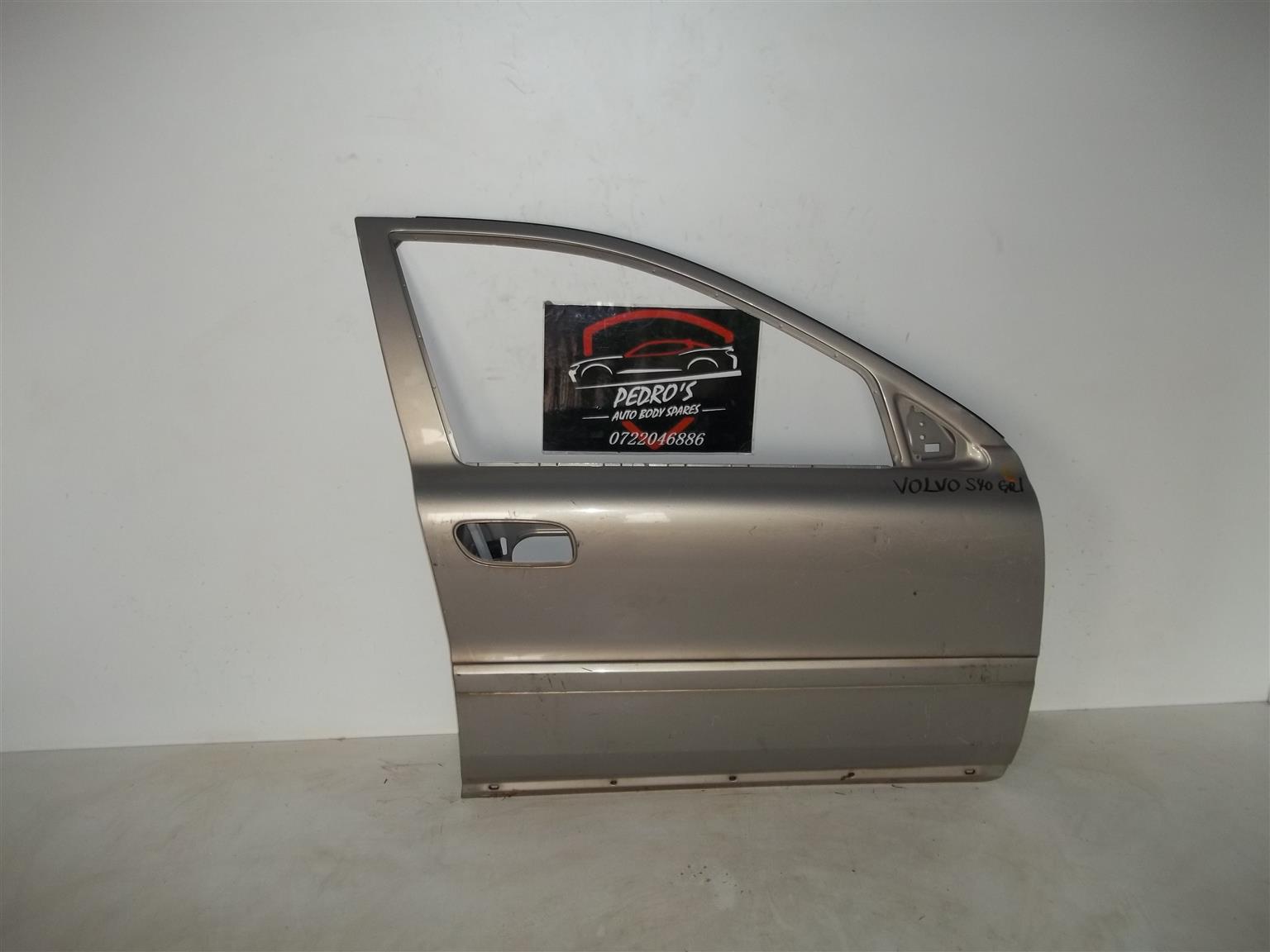 Volvo S40 right front driver door - Private Seller Volvo S40 right front driver door - Private Seller
