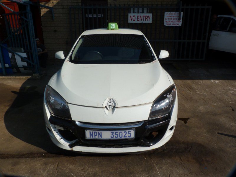 Renault Megane III 1.6 16V Manual White - 2013 STRIPPING FOR SPARES - Private Seller Renault Megane III 1.6 16V Manual White - 2013 STRIPPING FOR SPARES - Private Seller