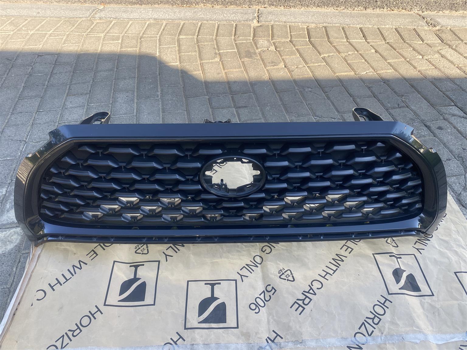 2024 TOYOTA COROLLA CROSS XS RADIATOR GRILLE FOR SALE. IN PRISTINE CONDITION - Private Seller