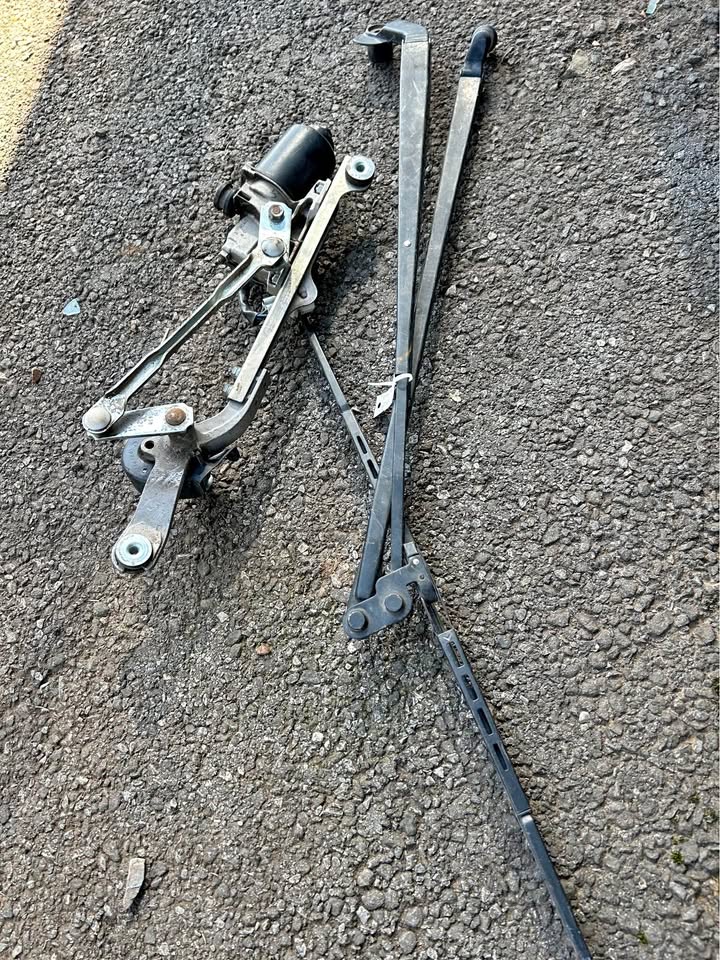 Toyota Etios Wiper Motor And Arms Available Call or WhatsApp - Private Seller