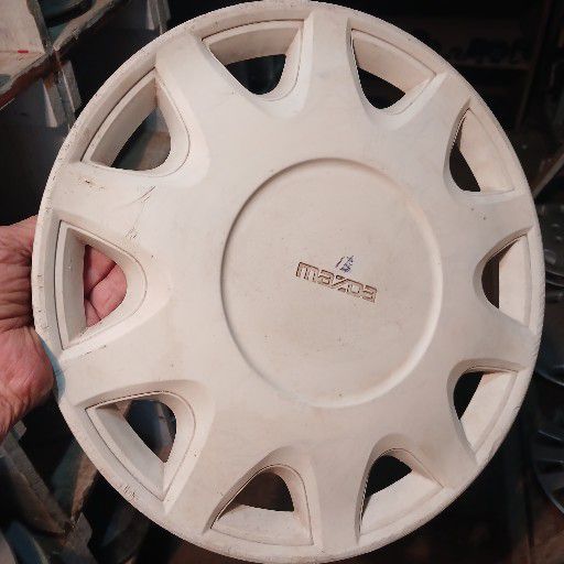 Toyota, 13 inch wheel cap - Private Seller Toyota, 13 inch wheel cap - Private Seller