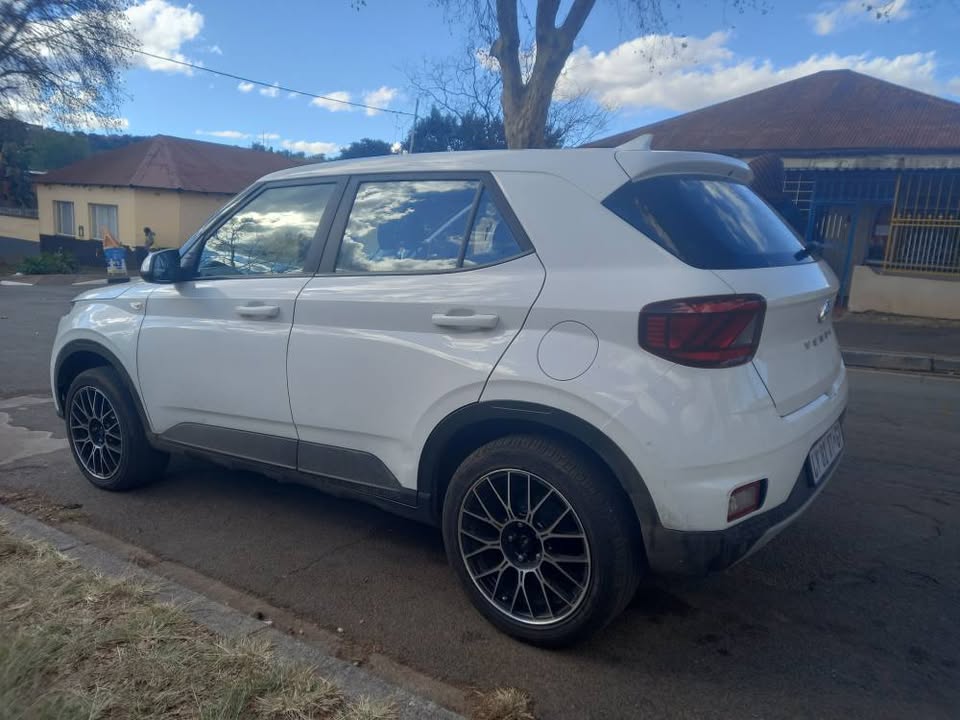 2022 HYUNDAI VENUE 1.0T PETROL, MANUAL, WHITE, 32000KMS SERVICE BOOK
