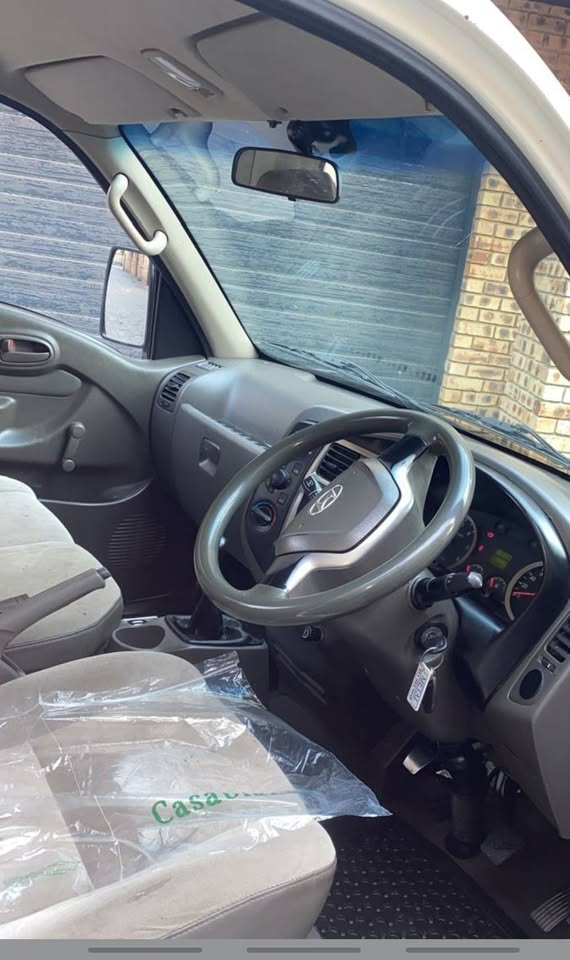 Used Hyundai H-100 Bakkie 2.5TCi deck - Private Seller