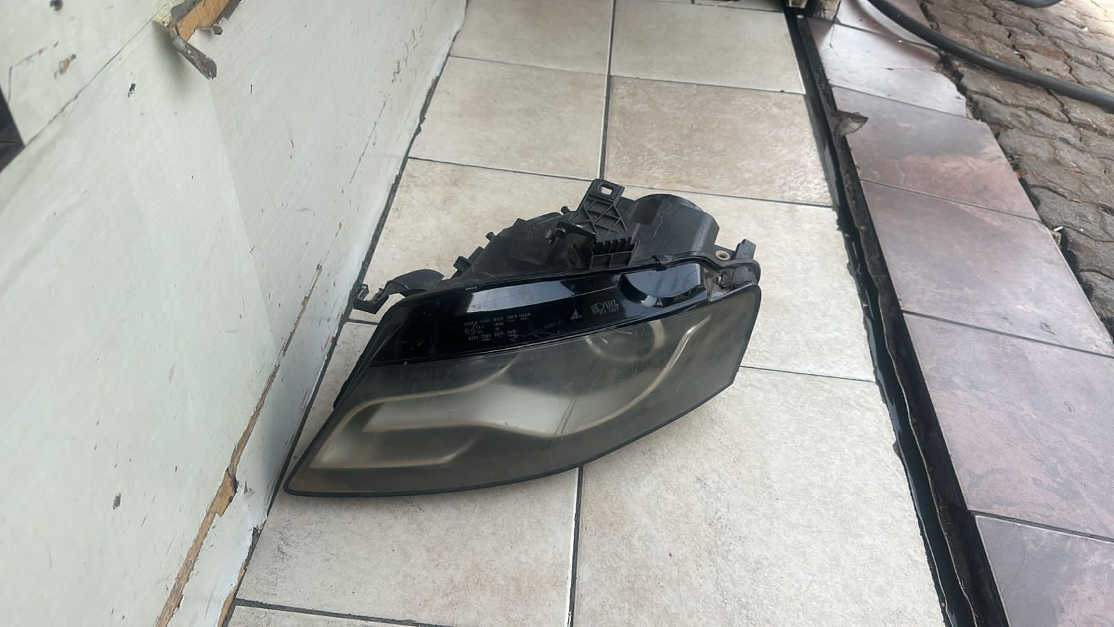 2009-2012 AUDI A4 B8 PREFACE LEFT SIDE HEADLIGHT FOR SALE - Private Seller 2009-2012 AUDI A4 B8 PREFACE LEFT SIDE HEADLIGHT FOR SALE - Private Seller