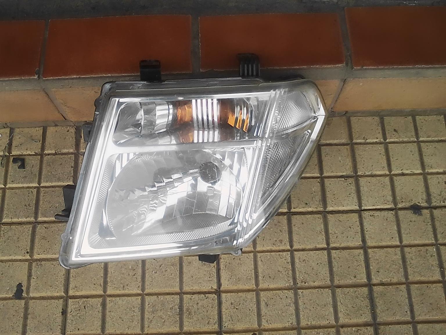 Nissan Navara headlight - Private Seller