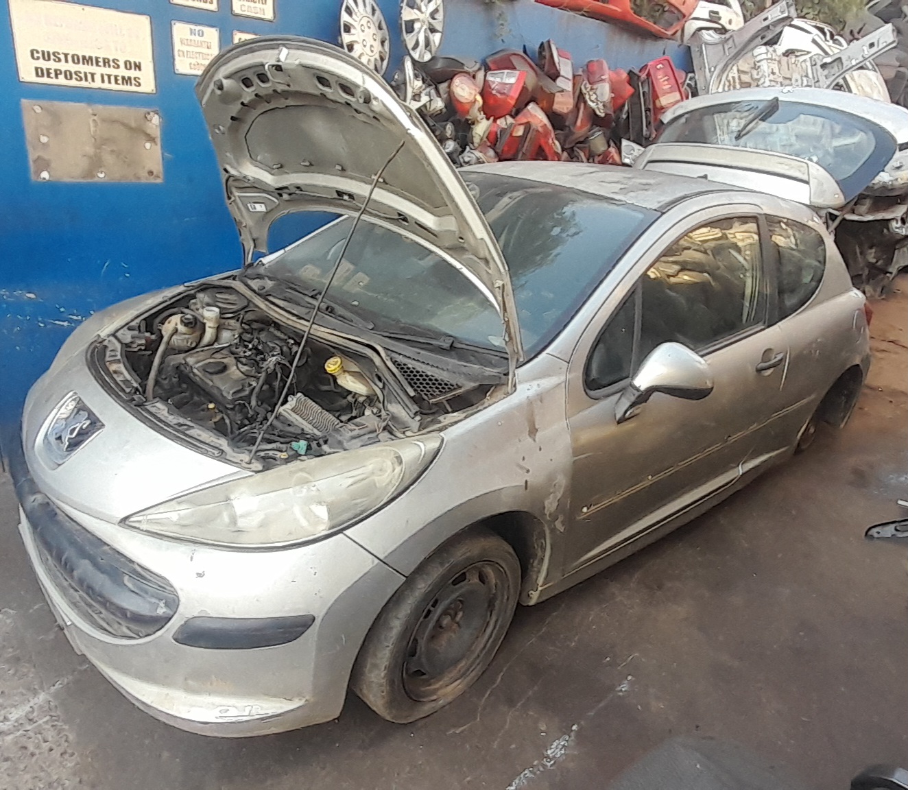 Stripping Peugeot 207 - Private Seller