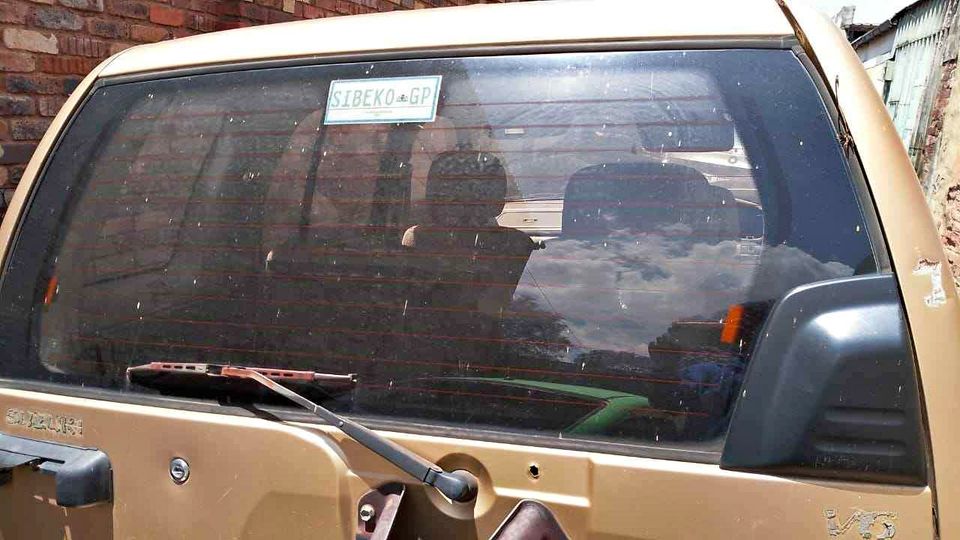 Suzuki Grand Vitara V6 rear windscreen - Private Seller Suzuki Grand Vitara V6 rear windscreen - Private Seller