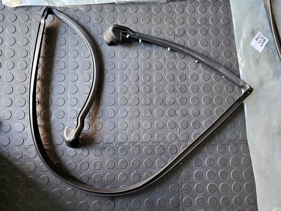 FORD RANGER TAILGATE WEATHER STRIP - OEM - Private Seller FORD RANGER TAILGATE WEATHER STRIP - OEM - Private Seller