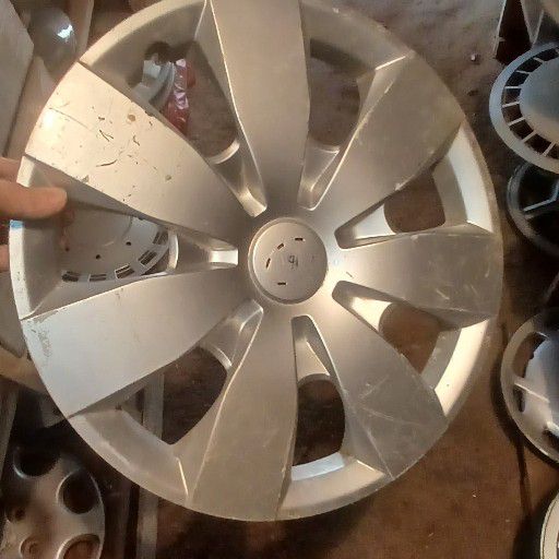 Toyota 16 inch wheel cap - Private Seller Toyota 16 inch wheel cap - Private Seller