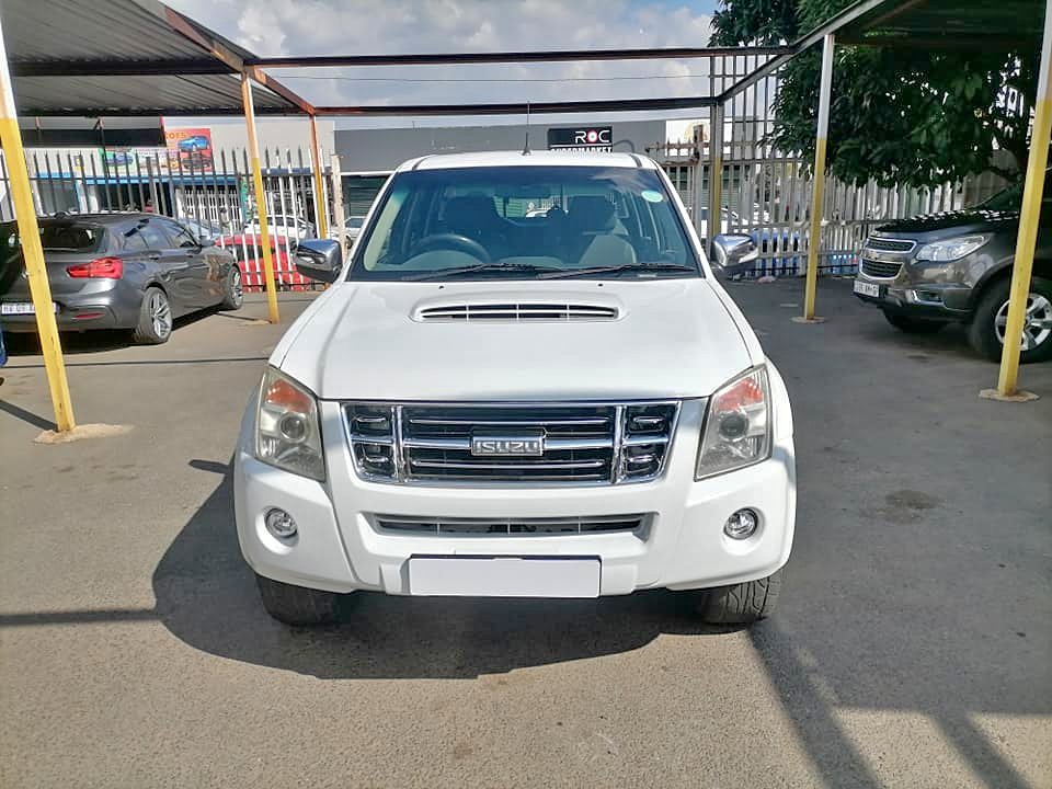 2011 Isuzu KB300 Double Cab 4×4 Bakkie 2011 Isuzu KB300 Double Cab 4×4 Bakkie