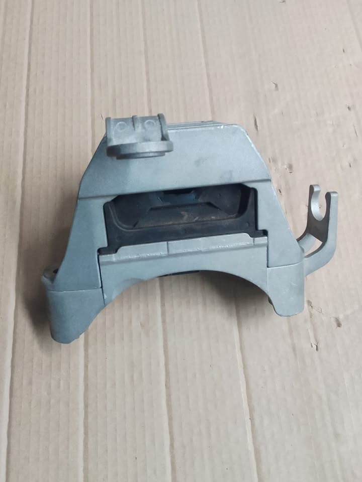 New Chevrolet Cruz 1.6 Engine Mounting RF - Private Seller New Chevrolet Cruz 1.6 Engine Mounting RF - Private Seller