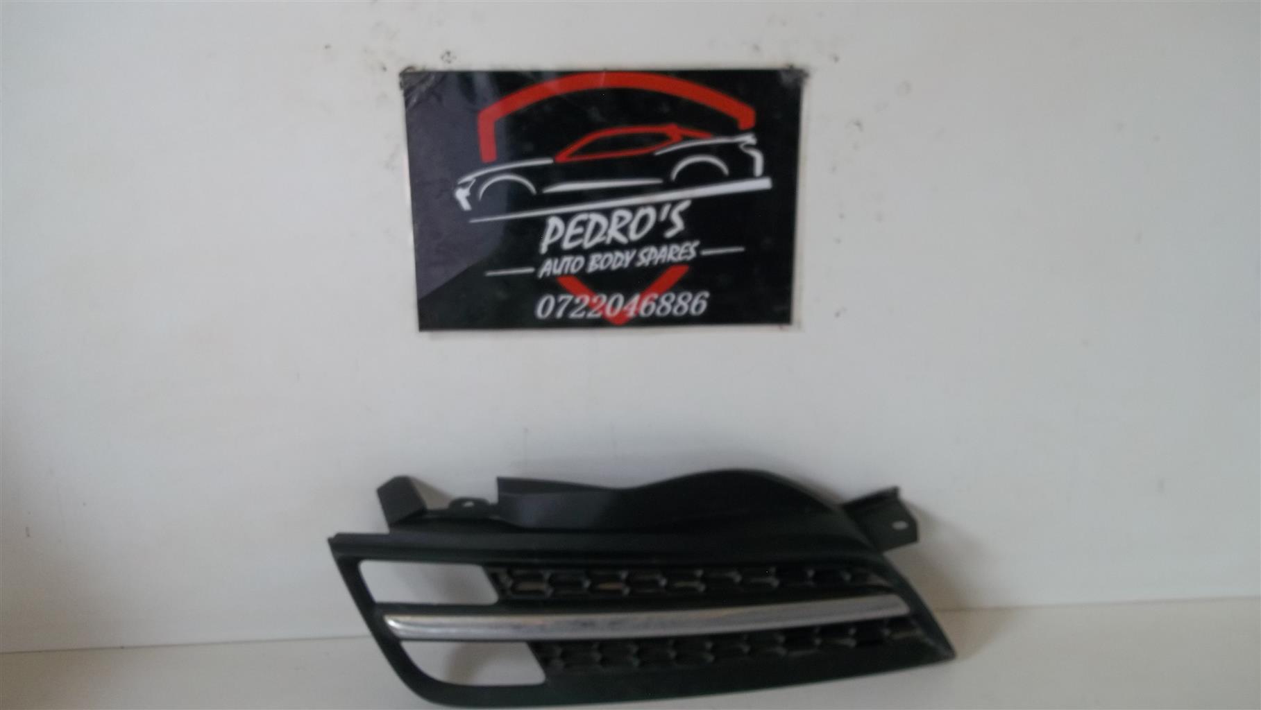 Nissan Micra Mk1 '07-'10 right front grille with chrome - Private Seller Nissan Micra Mk1 '07-'10 right front grille with chrome - Private Seller