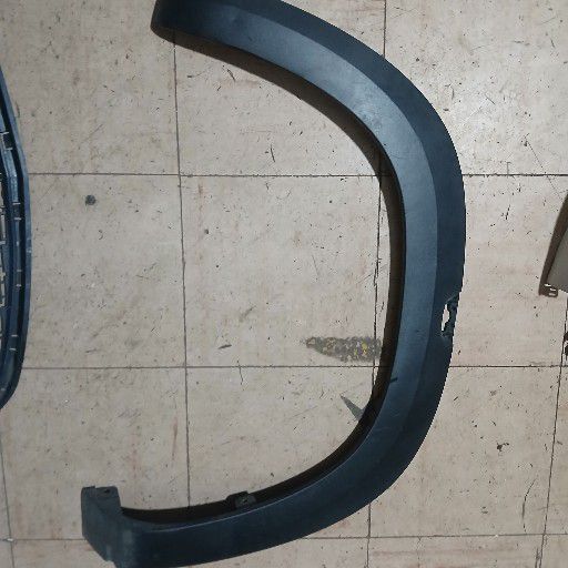Renault kwid wheel arch - Private Seller Renault kwid wheel arch - Private Seller