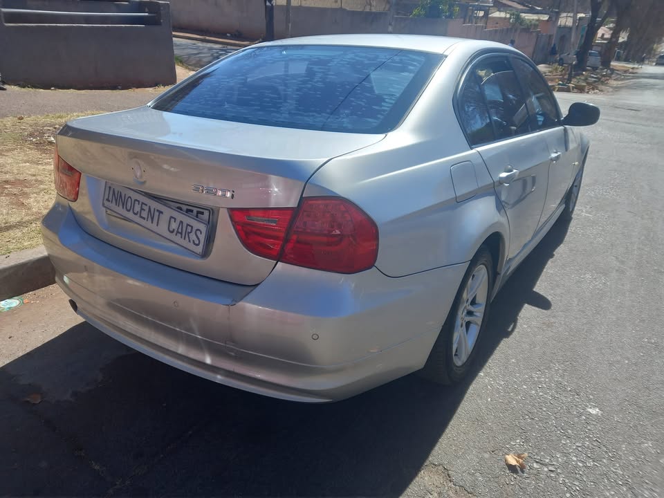 2011 BMW 320i PETROL, AUTOMATIC, SILVER COLOR, MILEAGE 207000KMS