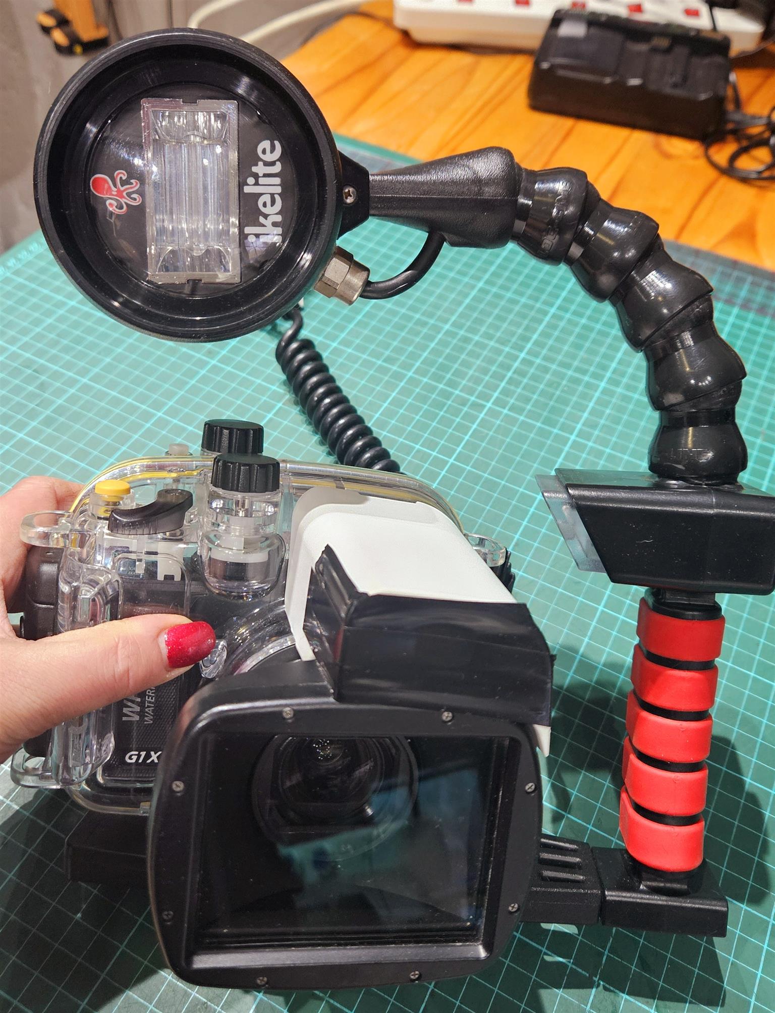 Canon G1X camera with dive housing and ikelite EF35 strobe