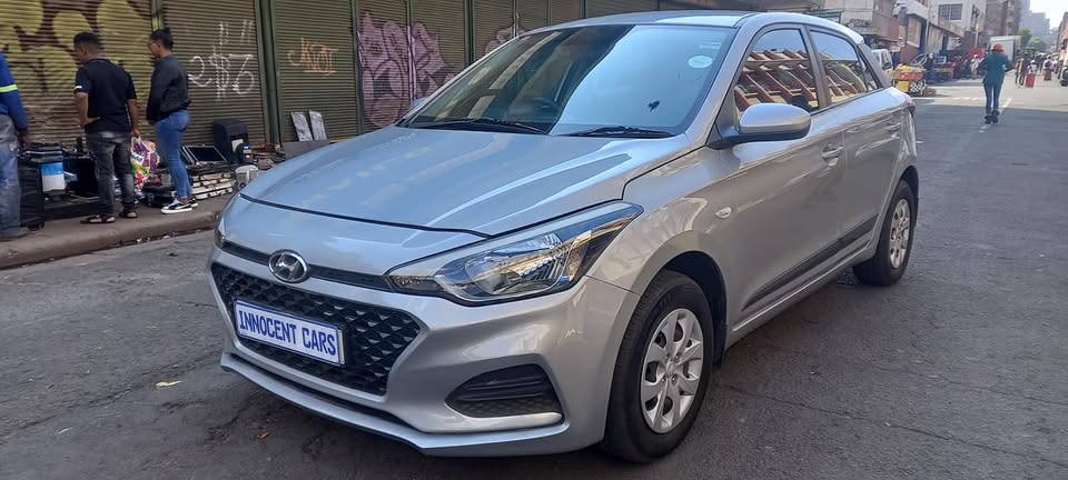 USED 2020 HYUNDAI i20 1.2 Elite Sportz, AUTOMATIC, SILVER COLOUR