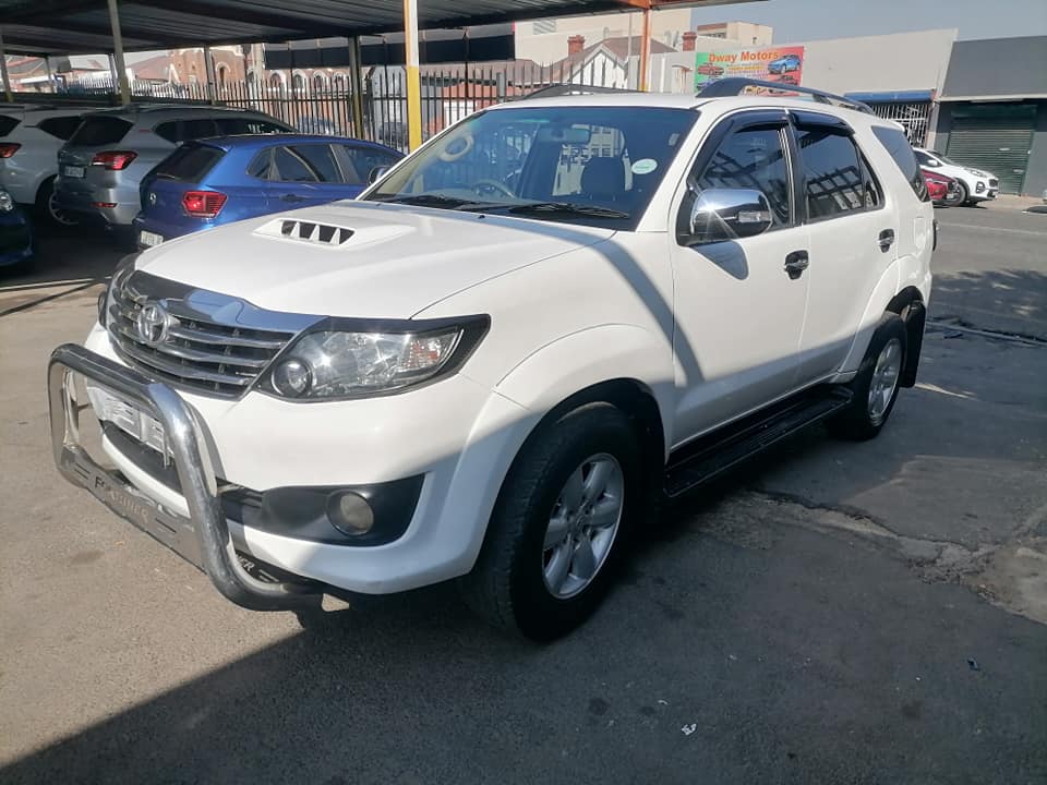 2011 Toyota Fortuner 3.0 D4D 4x2 seven seater with a leather seat