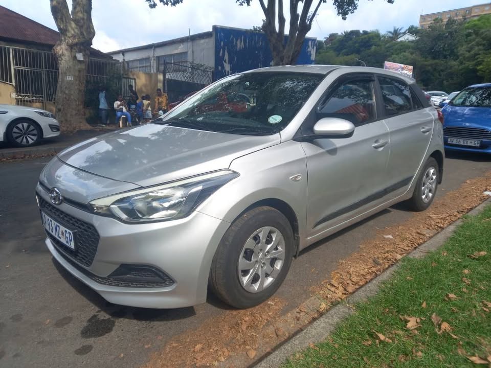 2018 Hyundai i20 Hatchback 1.2 Petrol, Automatic Transmission Color Silver Mileage 104000kms,