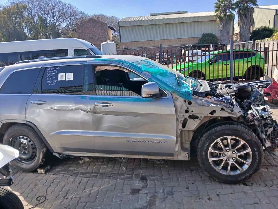 2016 jeep Cherokee 4*4 automatic For spares parts - Private Seller 2016 jeep Cherokee 4*4 automatic For spares parts - Private Seller