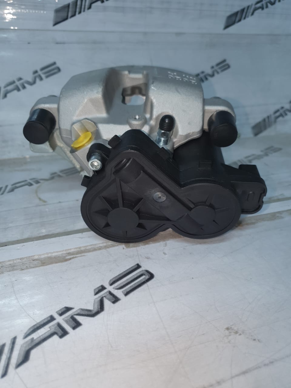 NEW MERCEDES W205 LEFT REAR BRAKE CALIPER - Private Seller