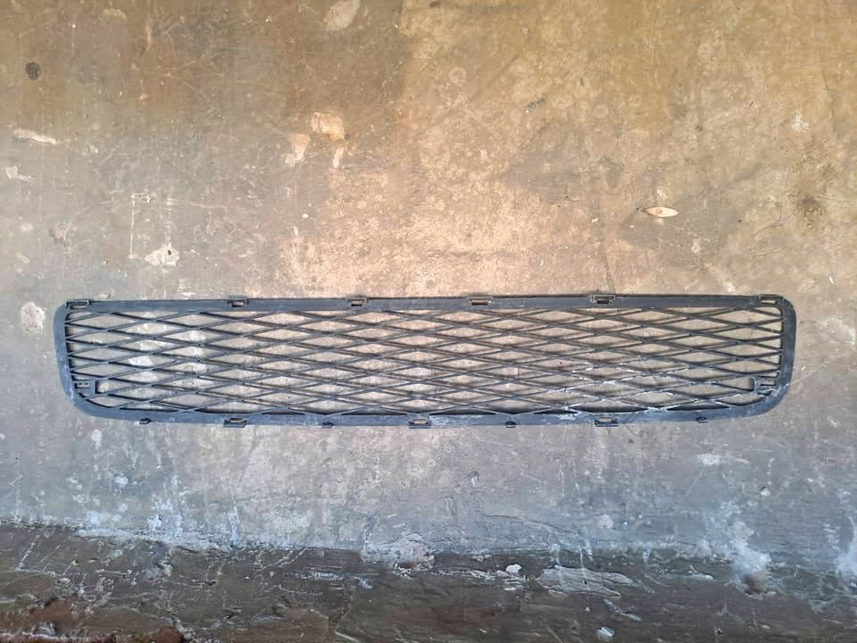 2006 - 2010 Toyota Yaris Hatchback Down Bumper Grille - Private Seller 2006 - 2010 Toyota Yaris Hatchback Down Bumper Grille - Private Seller