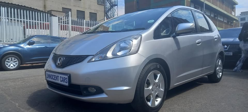 2010 HONDA JAZZ 1.5 PETROL AUTOMATIC TRANSMISSION, SILVER COLOUR, MILEAGE 85000KM