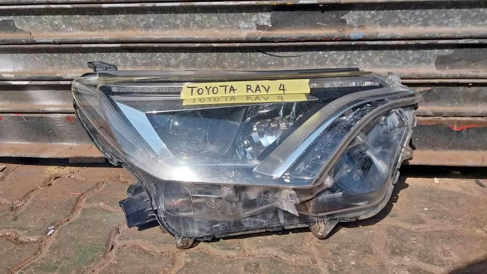 Toyota RAV4 headlight - Private Seller Toyota RAV4 headlight - Private Seller