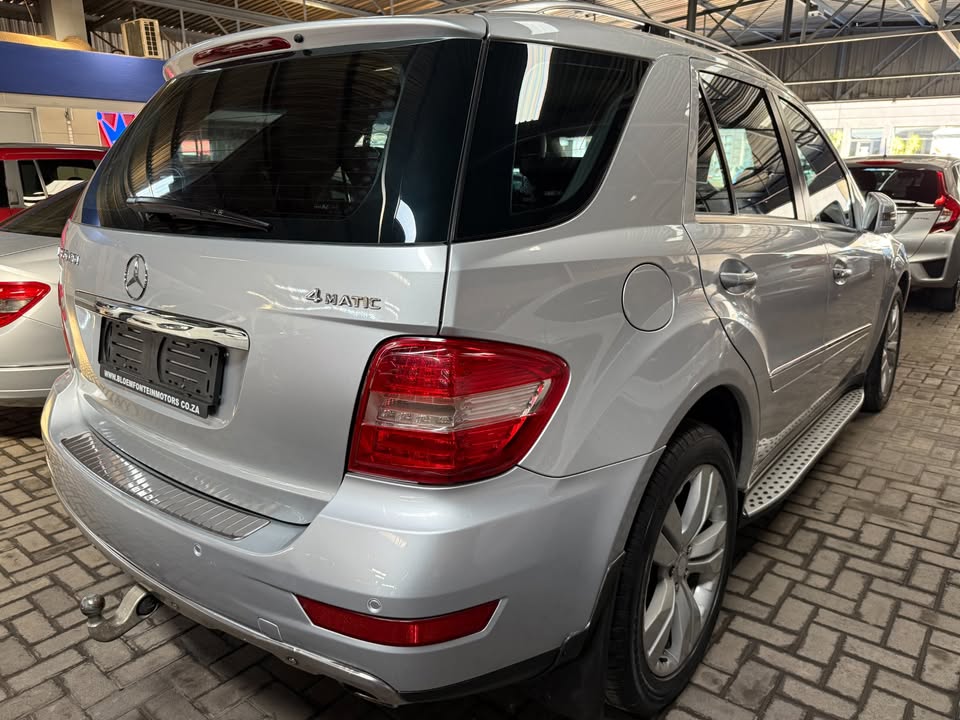 2011 Mercedes-Benz ML350 CDI Automatic- well maintained