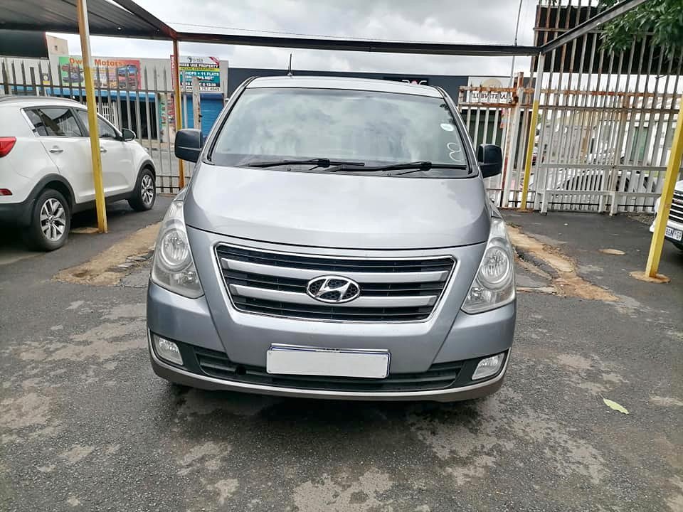 2016 Hyundai H1 2.5 Nine seater Automatic with a leather seat and Spare key