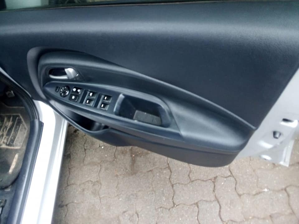 2014 KIA RIO1.4 HATCHBACK  SILVER COLOR  MANUAL PETROL SPAREKEY SERVICE BOOK SUNROOF